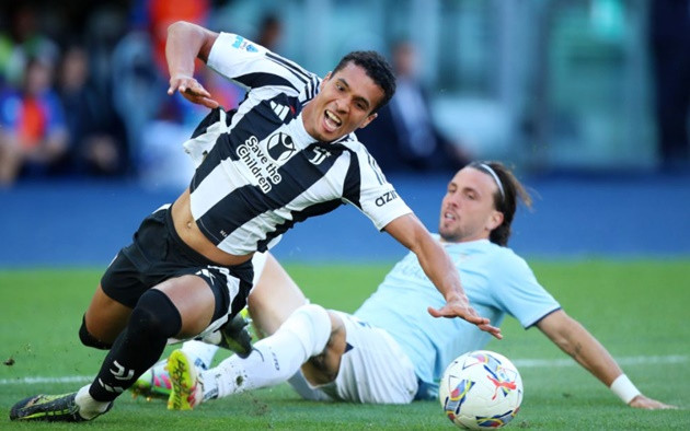 Sporting CP hỏi mua Alberto Costa.