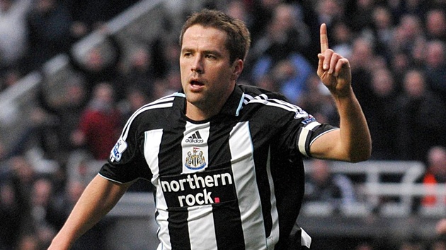 Owen cập bến Newcastle năm 2005, sau khi rời Real Madrid.