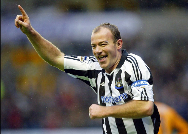 Alan Shearer xuất sắc, nhưng không thể một mình gánh vác Newcastle.