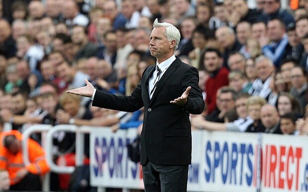 HLV Pardew chia tay Newcastle năm 2014.