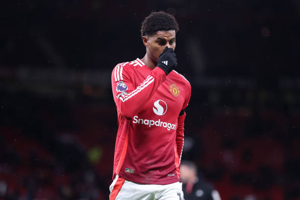 Rashford bị tước số áo một cách chóng vánh.
