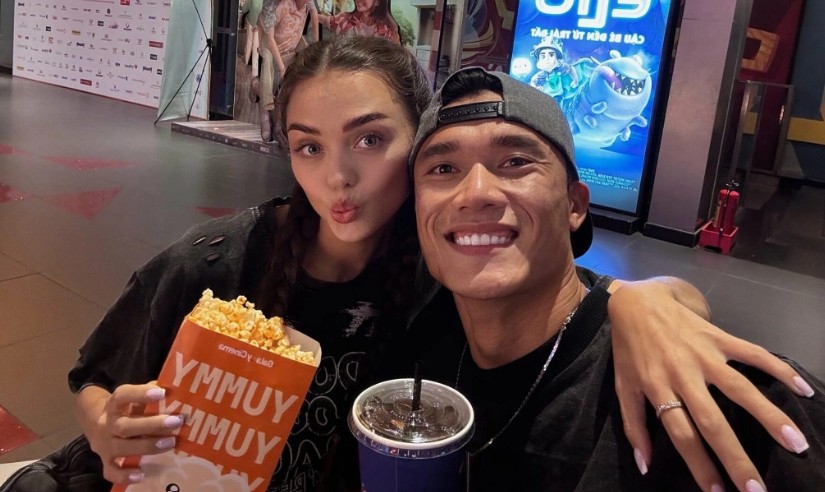 Ảnh bài viết Bùi Tiến Dũng tươi cười rạng rỡ, đón vợ xinh đẹp trở về từ Ukraine