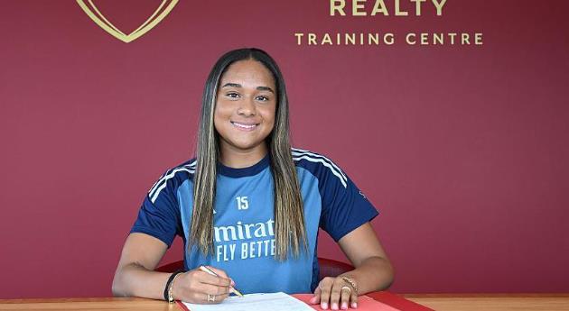 Arsenal chính thức chiêu mộ thành công Olivia Smith.