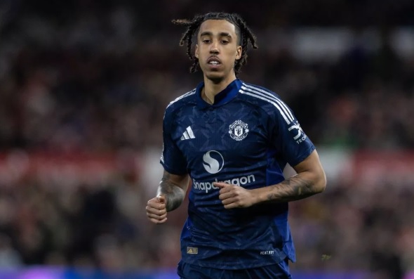 Ảnh bài viết Leny Yoro: 'Tôi đã thấy điều đặc biệt từ Cunha trên sân tập Man Utd'