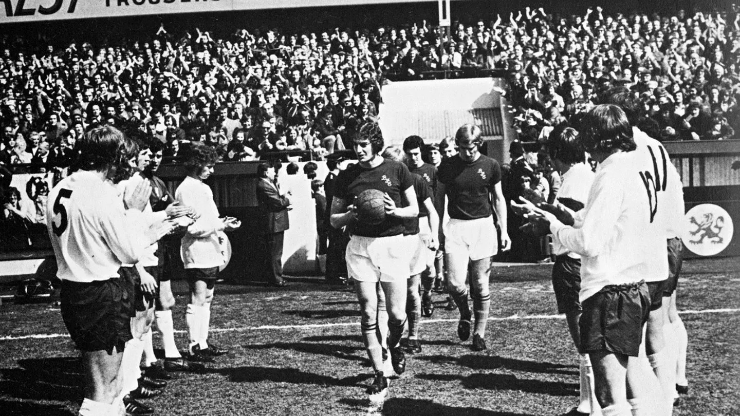 Lịch sử Burnley có đầy ắp những khoảnh khắc thăng trầm.