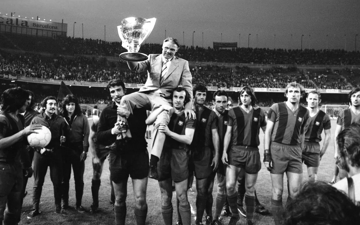 Barcelona lên ngôi vô địch La Liga mùa giải 1973-1974 sau 14 năm chờ đợi
