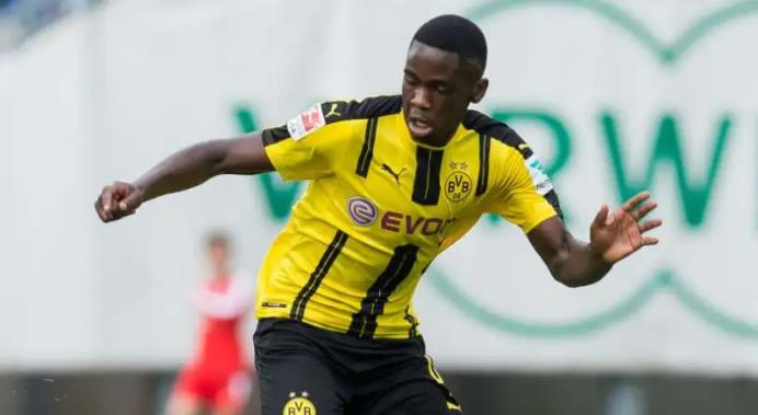 Orel Mangala trong màu áo Dortmund.