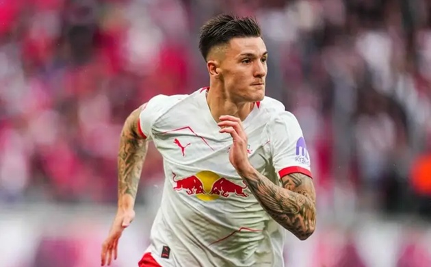 Ảnh bài viết Benjamin Sesko và mùa hè bị “bỏ quên”: Cơ hội cuối dành cho Newcastle?