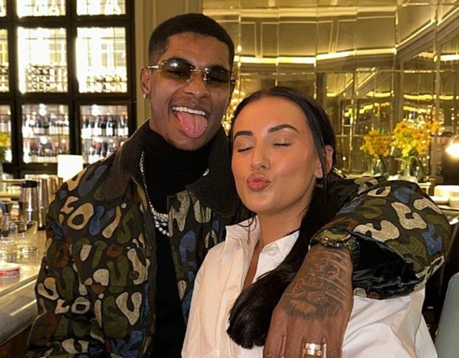 Cặp đôi đã bên nhau từ thời trung học.