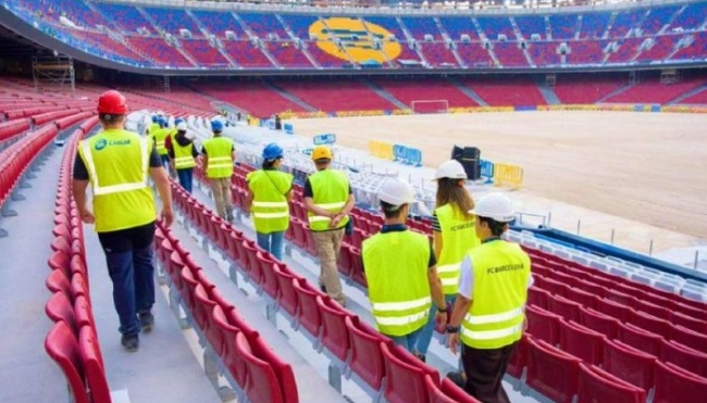 Barcelona kiểm tra nhiều hạng mục của sân Camp Nou.