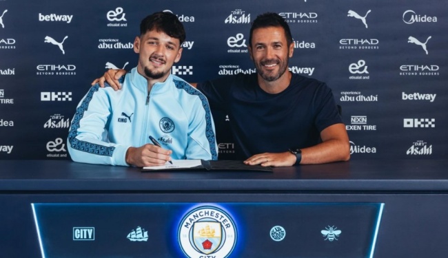 James Trafford gia nhập Man City.