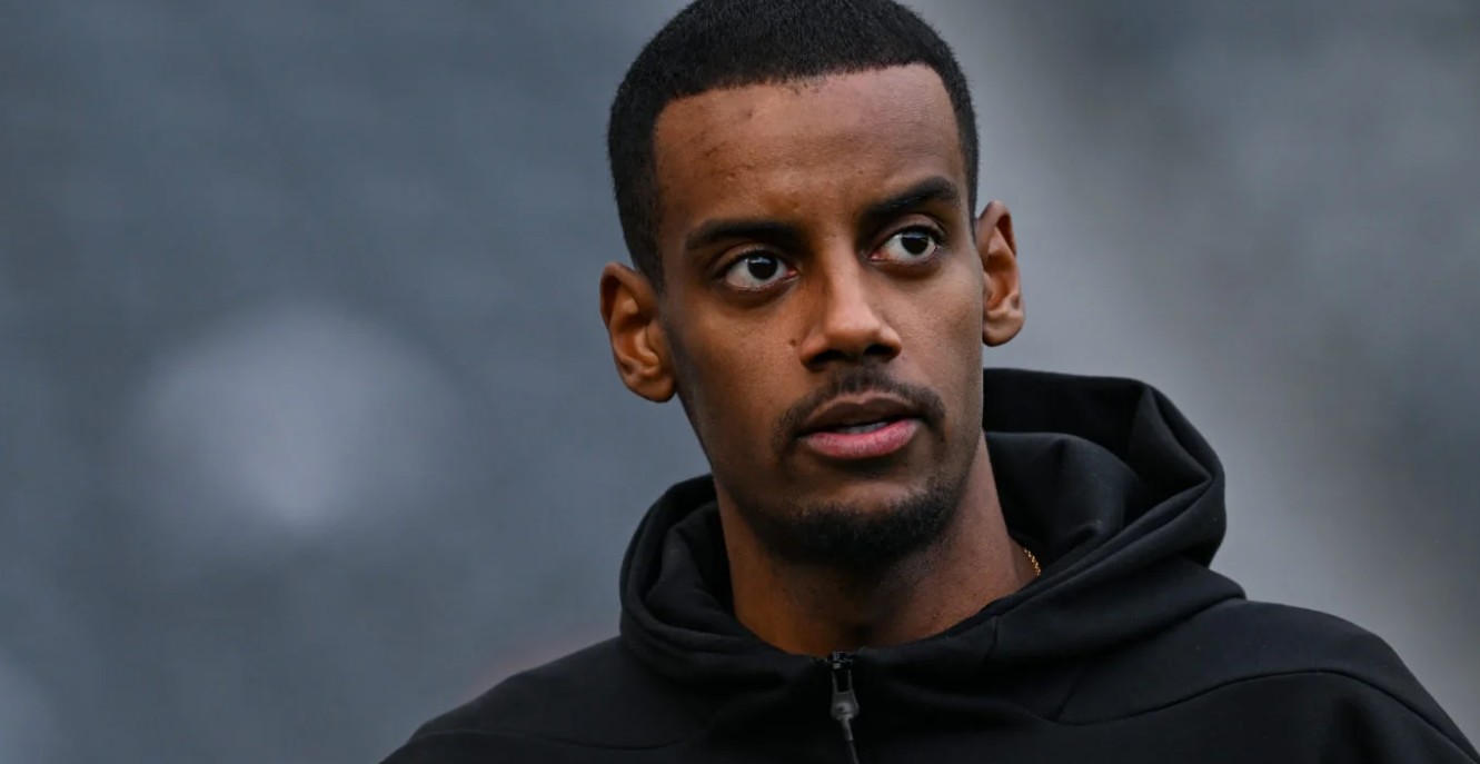 Khi Liverpool đã có nhiều tiền đạo chất lượng, việc chiêu mộ thêm Isak có thể gây mất cân bằng trong nội bộ đội bóng.