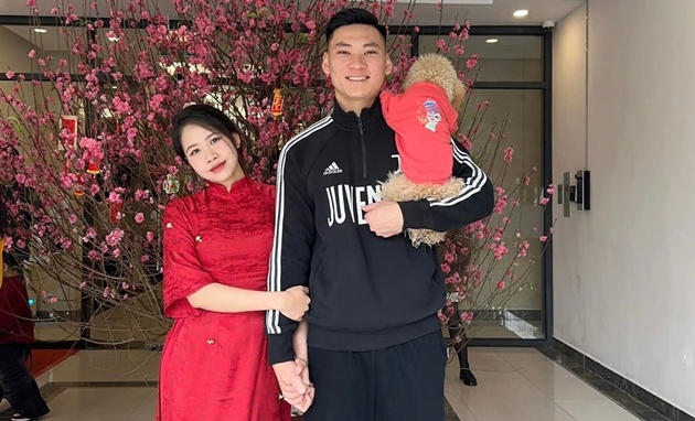 Ảnh bài viết Trịnh Xuân Hoàng hạnh phúc bên bạn gái tiếp viên xinh như mộng