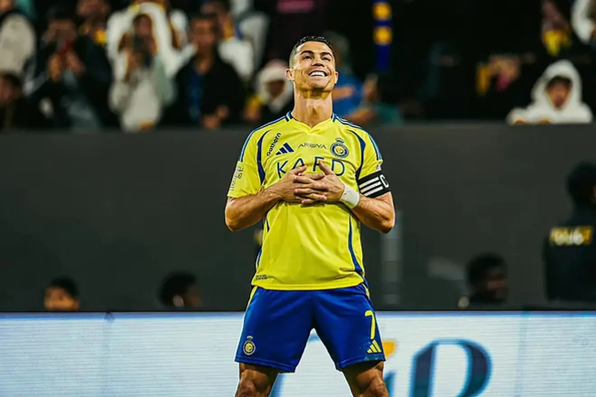 Không ngủ cùng điện thoại, né sóng 5G.... là những bí quyết giúp Ronaldo giữ vững phong độ bất chấp thời gian.