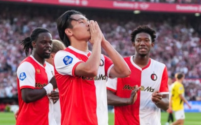 Ảnh bài viết Van Persie thắng mãn nhãn trận khai màn Eredivisie