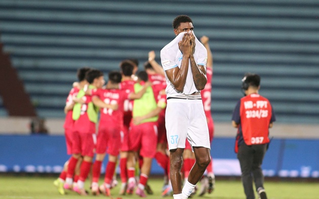 Ảnh bài viết Ra mắt rực rỡ, Kyle Hudlin bất lực nhìn Nam Định thua CAHN