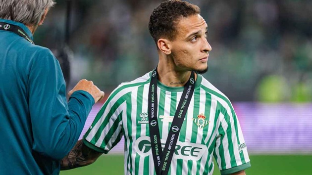 Ảnh bài viết Antony và Betis cùng mong tái hợp, chờ MU gật đầu