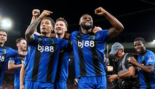 Semenyo khiến Anfield câm lặng.