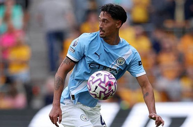 Tijjani Reijnders - 8.8 điểm: Một màn ra mắt Ngoại hạng Anh đáng nhớ của tân binh người Hà Lan. Anh đóng góp 1 bàn thắng và 1 kiến tạo, đi kèm theo đó là khả năng chuyền bóng ấn tượng.