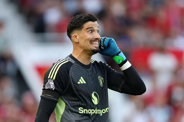 Ảnh bài viết Bayindir bị Neville chê trách sau trận MU - Arsenal