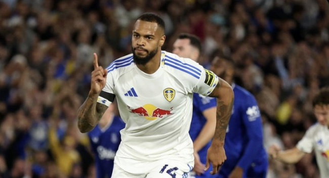 Nmecha ghi bàn trên chấm 11m.