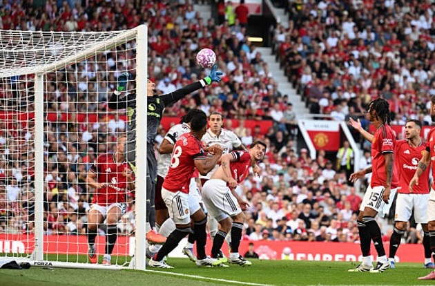 Ảnh bài viết Richards phản pháo chỉ trích, bênh vực Bayindir