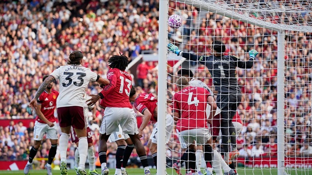 Bayindir đã mắc lỗi để Arsenal ghi bàn.