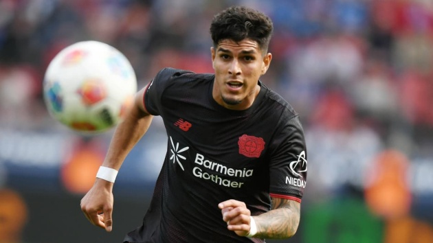 Ảnh bài viết NÓNG! Arsenal lại nhảy vào, quyết cạnh tranh Piero Hincapie với Tottenham