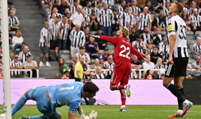 Ảnh bài viết Bỏ qua Isak, Arne Slot khen tấm tắc Hugo Ekitike