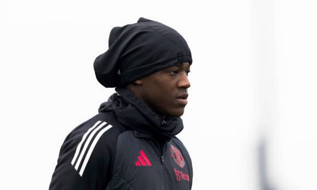 Mainoo không được ra sân ở hai vòng đấu đầu tiên.