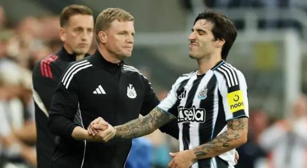 Ảnh bài viết Newcastle đối mặt với thách thức chuyển nhượng: Vụ Isak, tiền vệ và tiền đạo mới