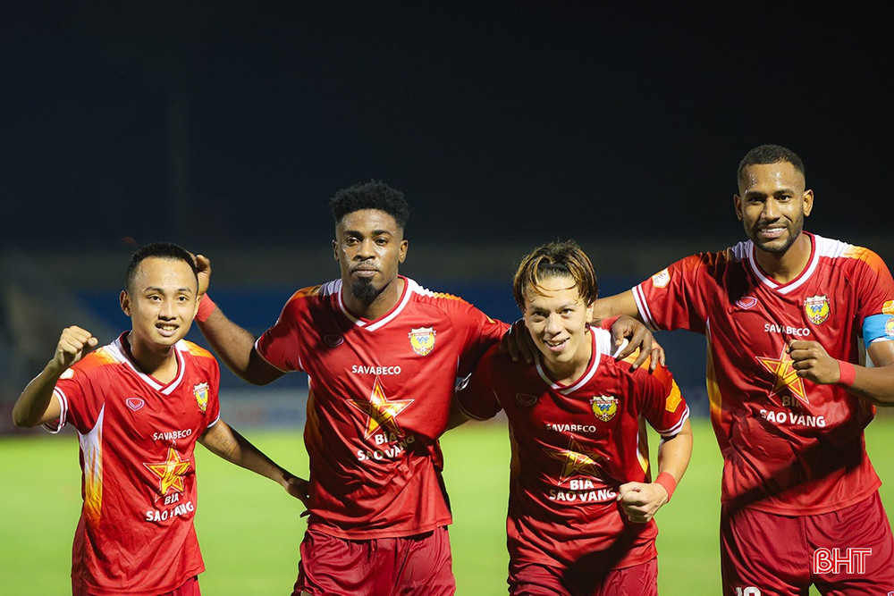 Hồng Lĩnh Hà Tĩnh đang bay cao tại V-League.