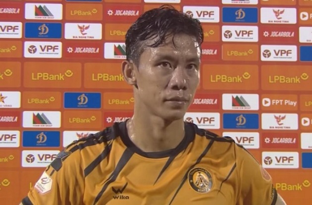 Trung vệ Quế Ngọc Hải thừa nhận khó khăn.