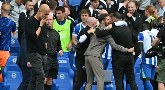 Brighton ngược dòng trước Man City.