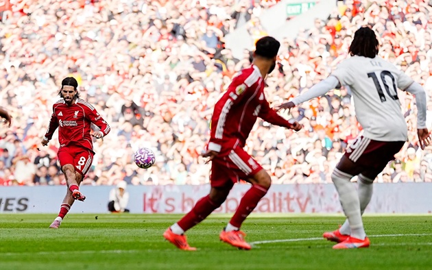 Szoboszlai tạo nên siêu phẩm sút phạt vào lưới Arsenal