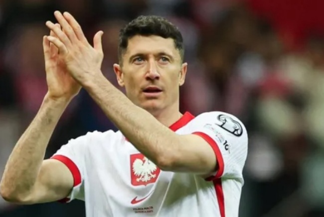 Lewandowski trong màu áo Ba Lan.