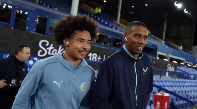 Ảnh bài viết Ashley Young và con trai Tyler có thể làm nên lịch sử tại Ipswich Town