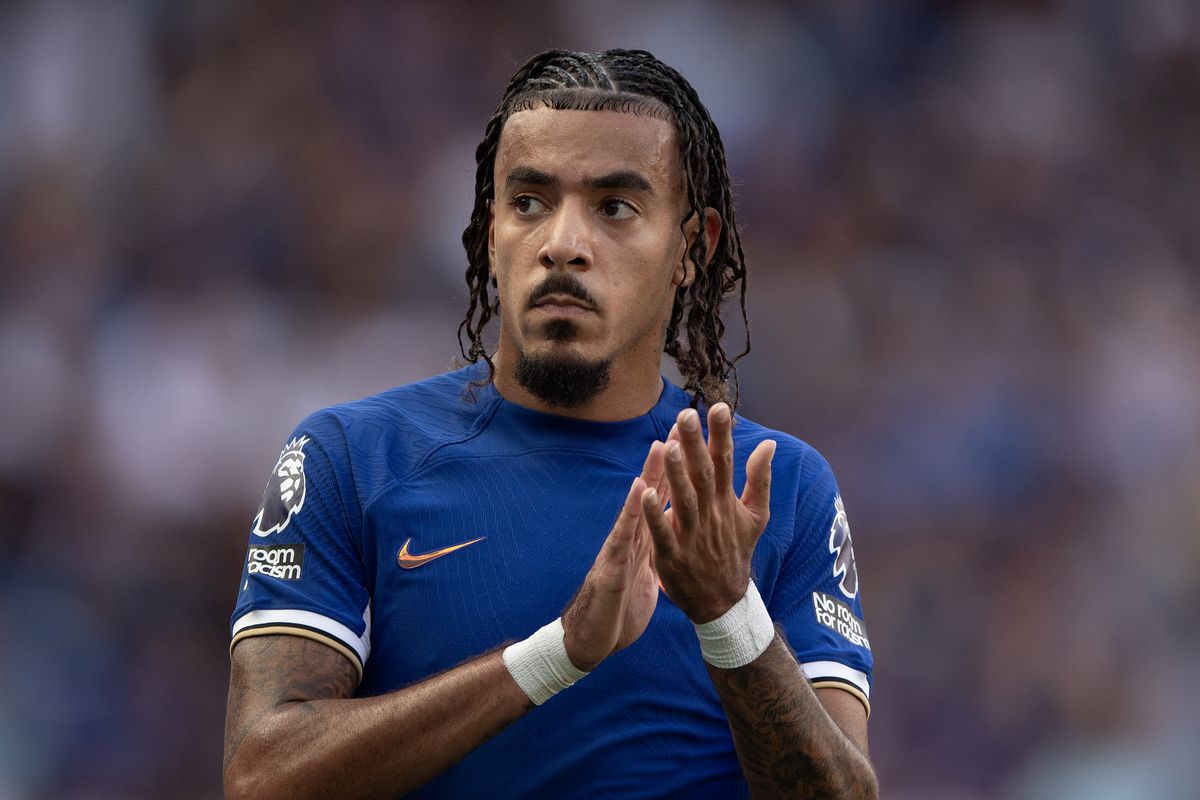 Malo Gusto giành lấy suất đá chính ở vị trí hậu vệ phải từ tay đội trưởng Reece James.