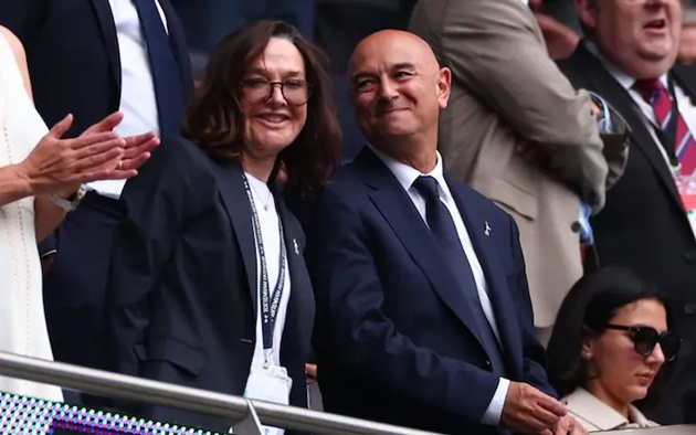 Ảnh bài viết Vivienne Lewis và gia đình tiếp quản Tottenham Hotspur