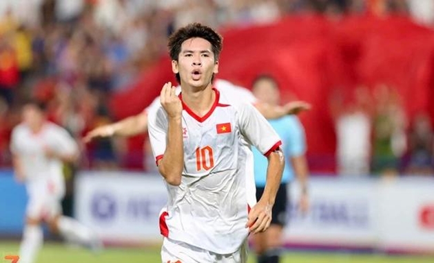 Lê Văn Thuận ghi bàn giúp U23 Việt Nam đánh bại U23 Singapore.