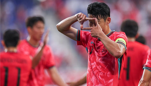 Cựu sao Tottenham Hotspur tiếp tục thể hiện tài năng và vai trò thủ lĩnh ở đội tuyển Hàn Quốc.