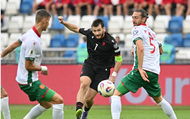 Ảnh bài viết Kvaratskhelia ghi dấu ấn, Gruzia đè bẹp Bulgaria 3-0