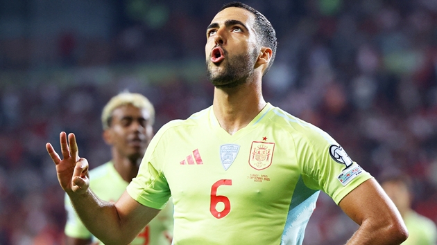 Tiền vệ người Tây Ban Nha đồng thời tỏa sáng ở đội tuyển quốc gia.
