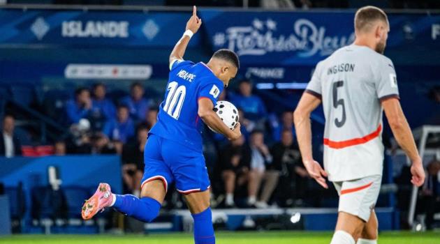 Ảnh bài viết Deschamps khen ngợi vai trò thủ lĩnh của Mbappe trong chiến thắng trước Iceland
