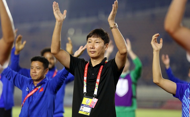 HLV Kim Sang-sik có thêm cộng sự.