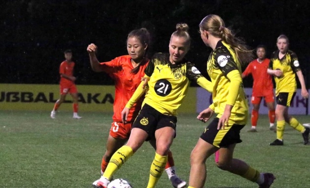 Ảnh bài viết U17 nữ Việt Nam thắng đậm Dortmund 6-2 tại Đức