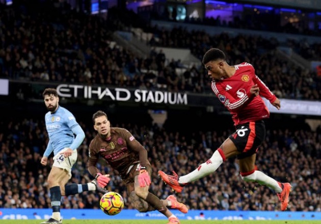 Amad Diallo có pha lập công đáng nhớ vào lưới Man City mùa trước.