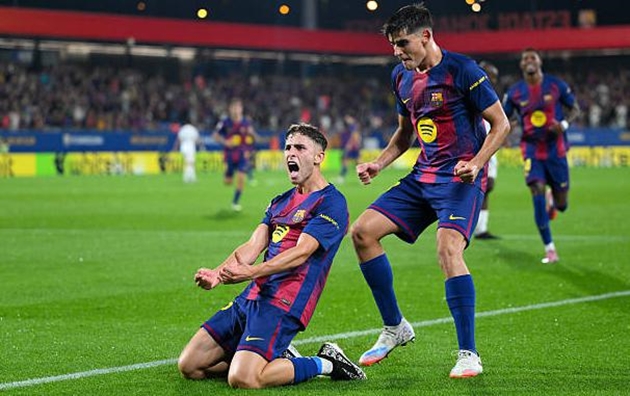 Barcelona dễ dàng đánh bại Valencia trên sân nhà.