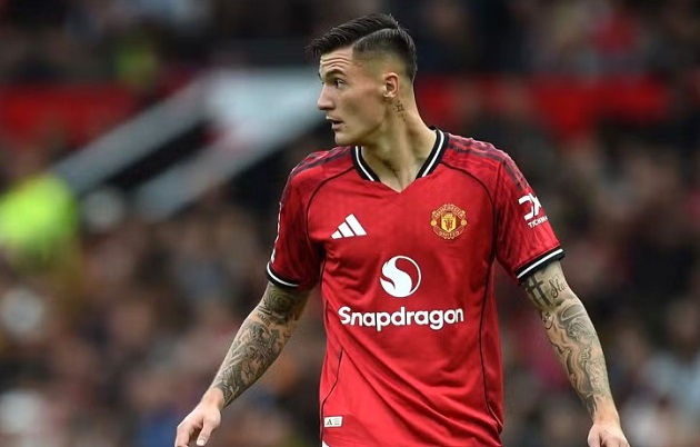 Sesko không nhận được nhiều sự hỗ trợ từ các đồng đội.