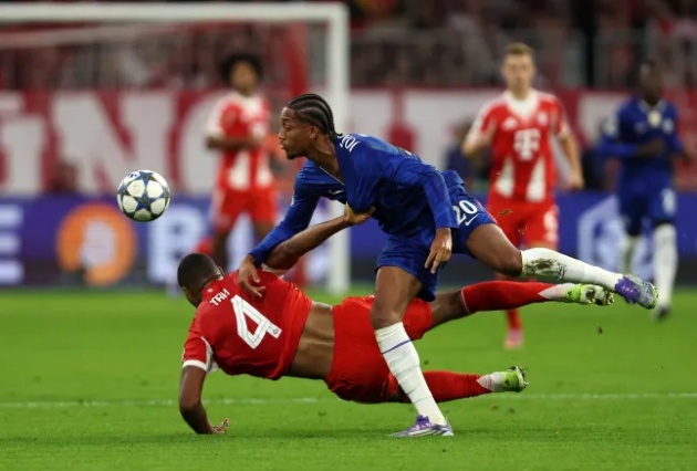 Ảnh bài viết HLV Chelsea: 'Chắc phải thấy máu thì trọng tài mới rút thẻ đỏ'